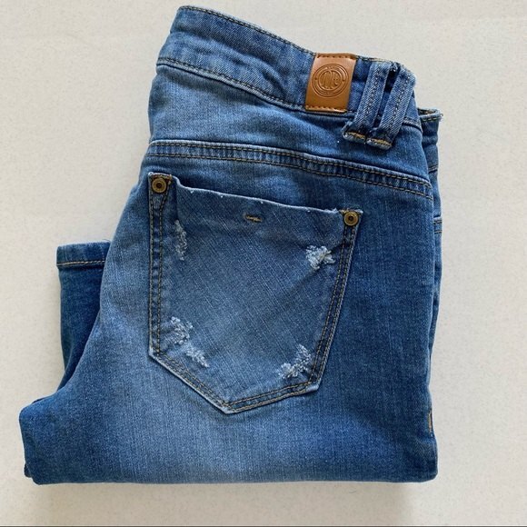 Jolt Lightly Distressed Jean Shorts Size 3 Juniors Medium Dark Wash - Picture 7 of 10